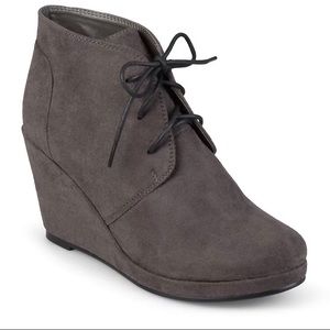 NWOT - Gray suede wedges